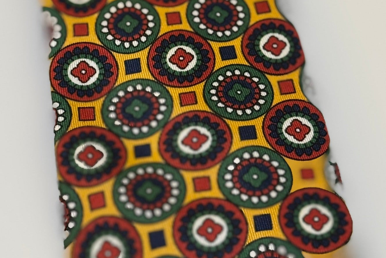 CORBATA GEOMETRICA AMARILLA