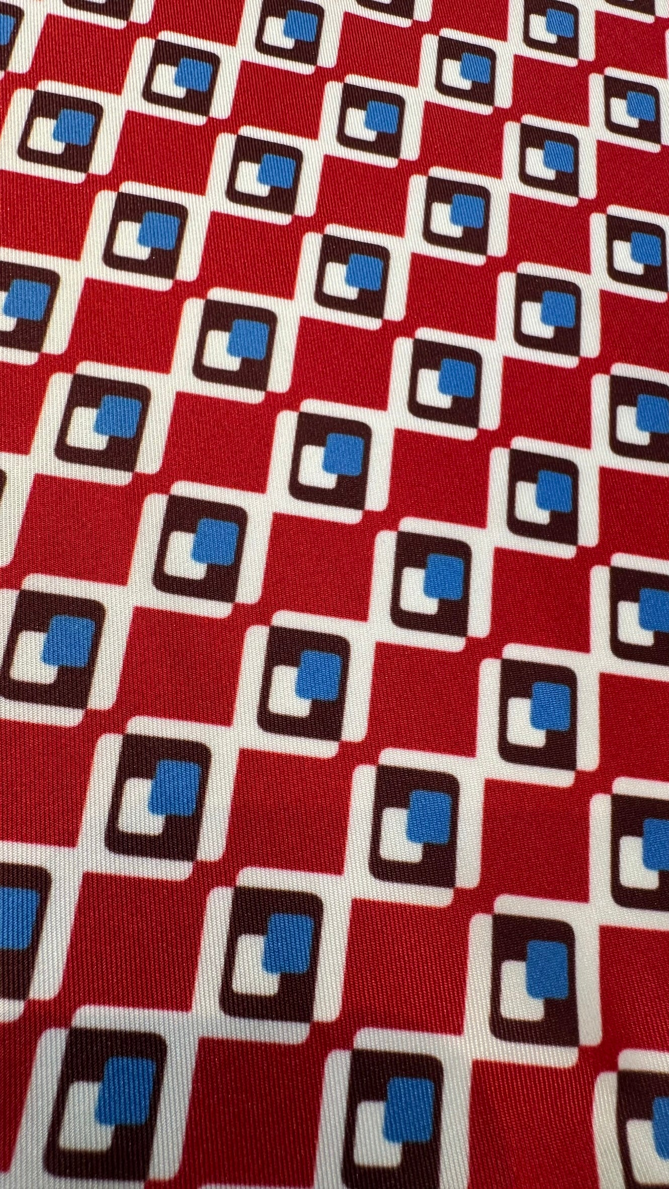 PAÑUELO GEOMETRICO ROJO