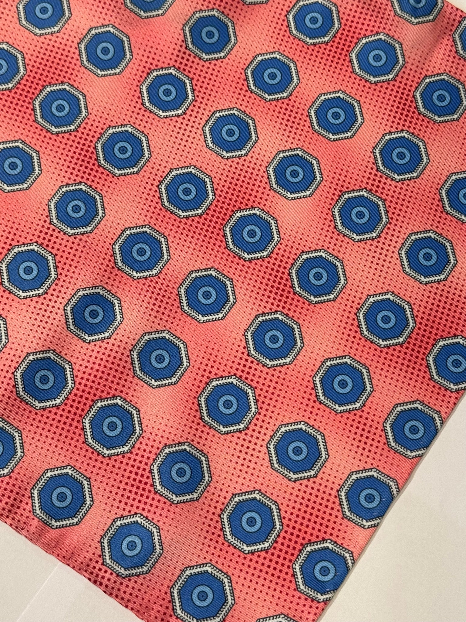 PAÑUELO CORAL GEOMETRICO